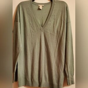 White + Warren V-Neck Cashmere Sweater - Sage Green